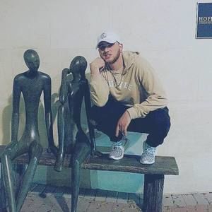 Meet your Posher, Logan